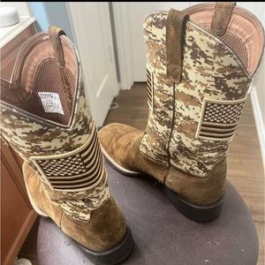 Men's size 14D Ariat Military Camo boots